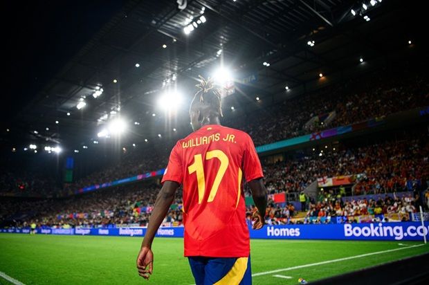 Copyright (c) 2024 Vitalii Vitleo/Shutterstock